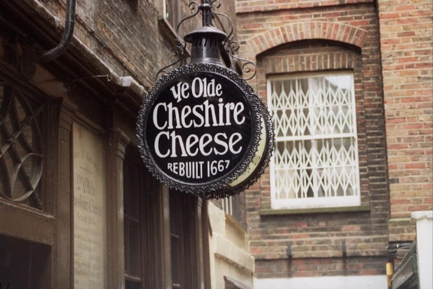 Sign for Ye Olde Cheshire Cheese off Fleet Street, London